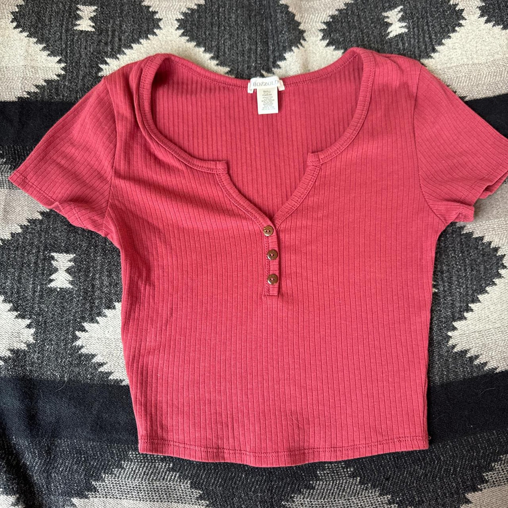 Burnt red ribbed crop top with button detail #croptop #burntred